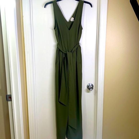 A new day - Army Green sleeveless Jump Suit XS - Picture 2 of 16